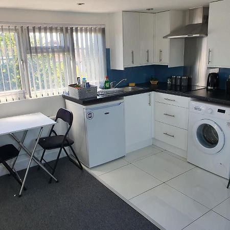 Hotel New Self Contained Flat,In Hayes, Free Parking Northolt  Exterior foto
