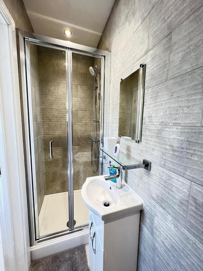 Hotel New Self Contained Flat,In Hayes, Free Parking Northolt  Exterior foto