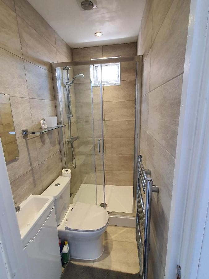 Hotel New Self Contained Flat,In Hayes, Free Parking Northolt  Exterior foto