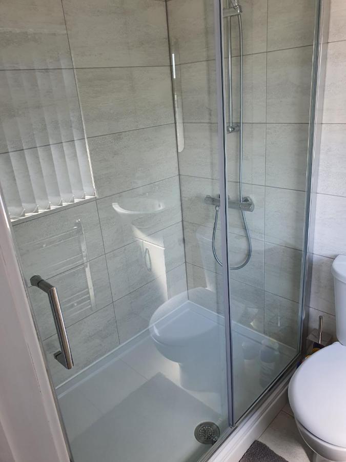 Hotel New Self Contained Flat,In Hayes, Free Parking Northolt  Exterior foto