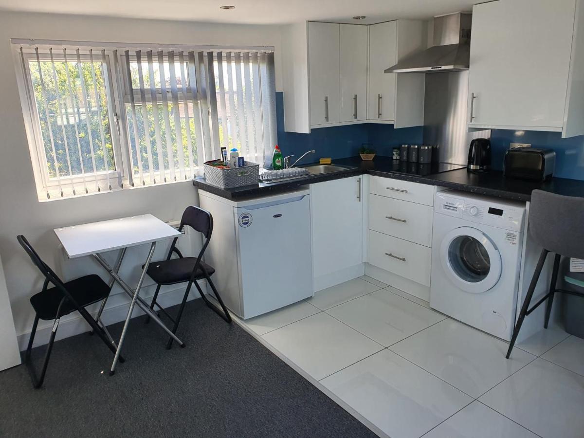 Hotel New Self Contained Flat,In Hayes, Free Parking Northolt  Exterior foto