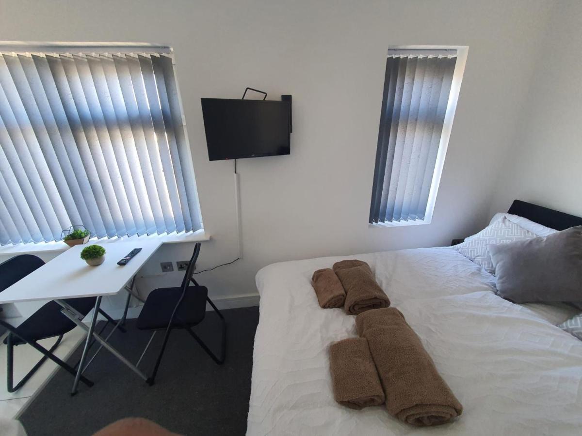Hotel New Self Contained Flat,In Hayes, Free Parking Northolt  Exterior foto