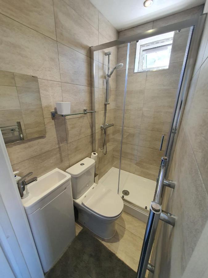 Hotel New Self Contained Flat,In Hayes, Free Parking Northolt  Exterior foto