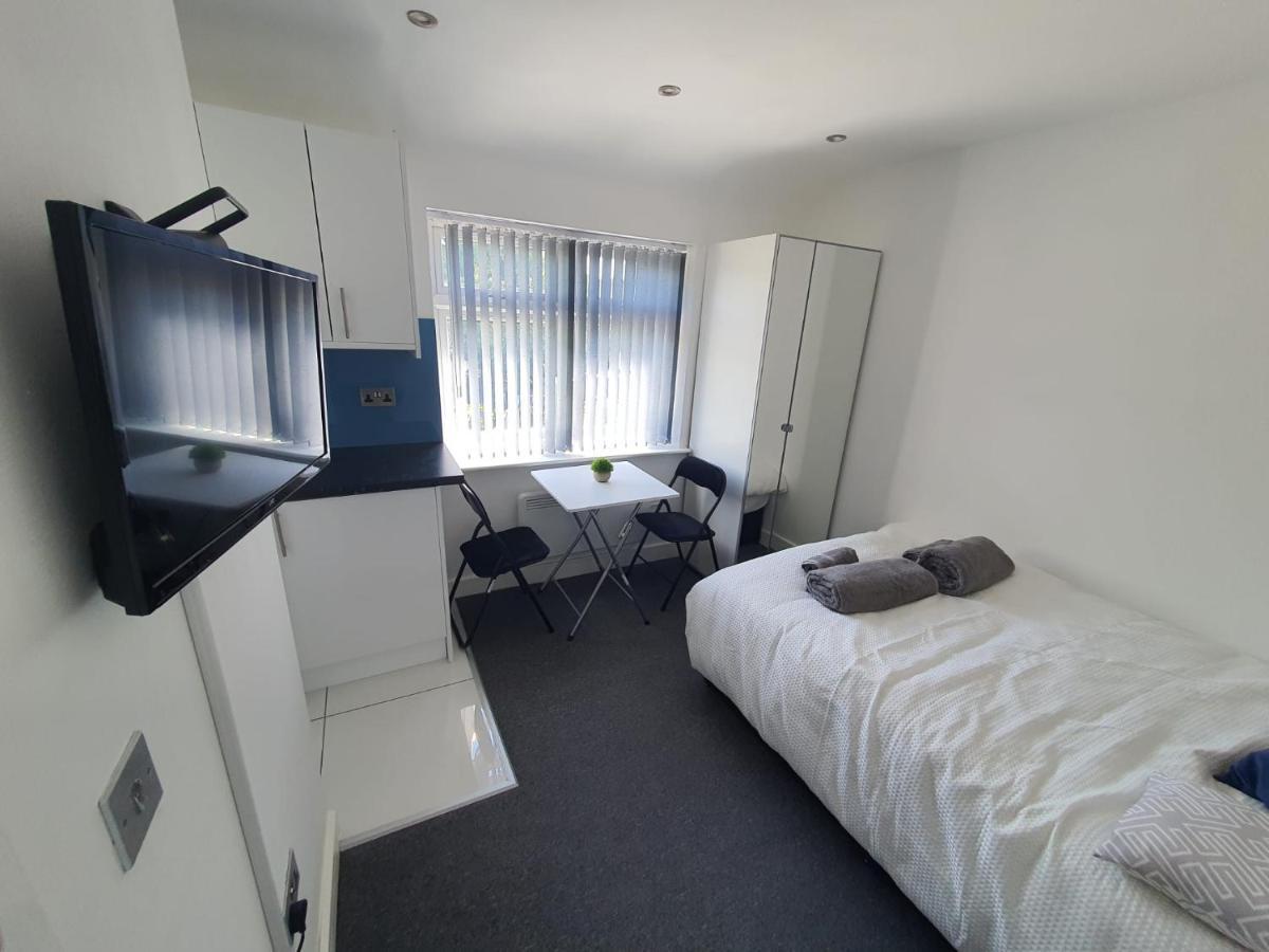 Hotel New Self Contained Flat,In Hayes, Free Parking Northolt  Exterior foto